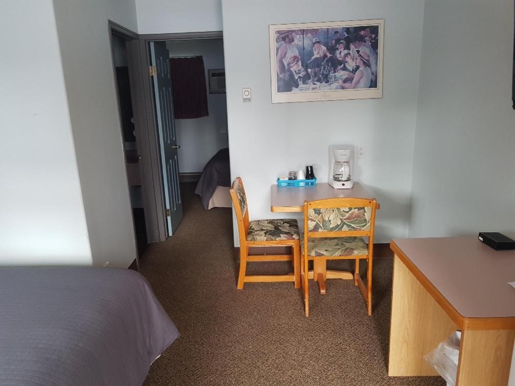 Anchor Riverfront Motel Sicamous Exterior foto